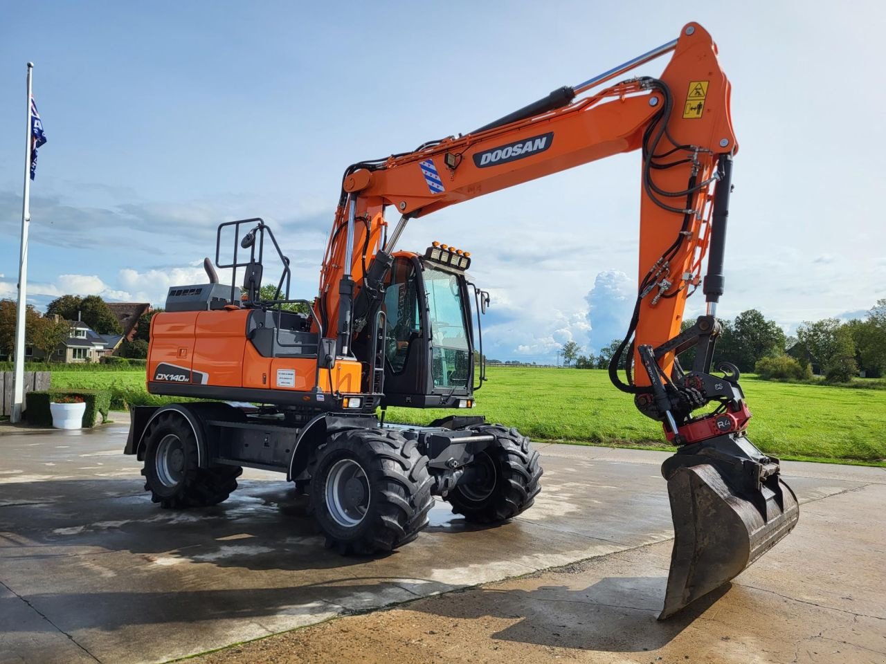 Mobilbagger van het type Doosan DX140W-5, Gebrauchtmaschine in Arum (Foto 5)