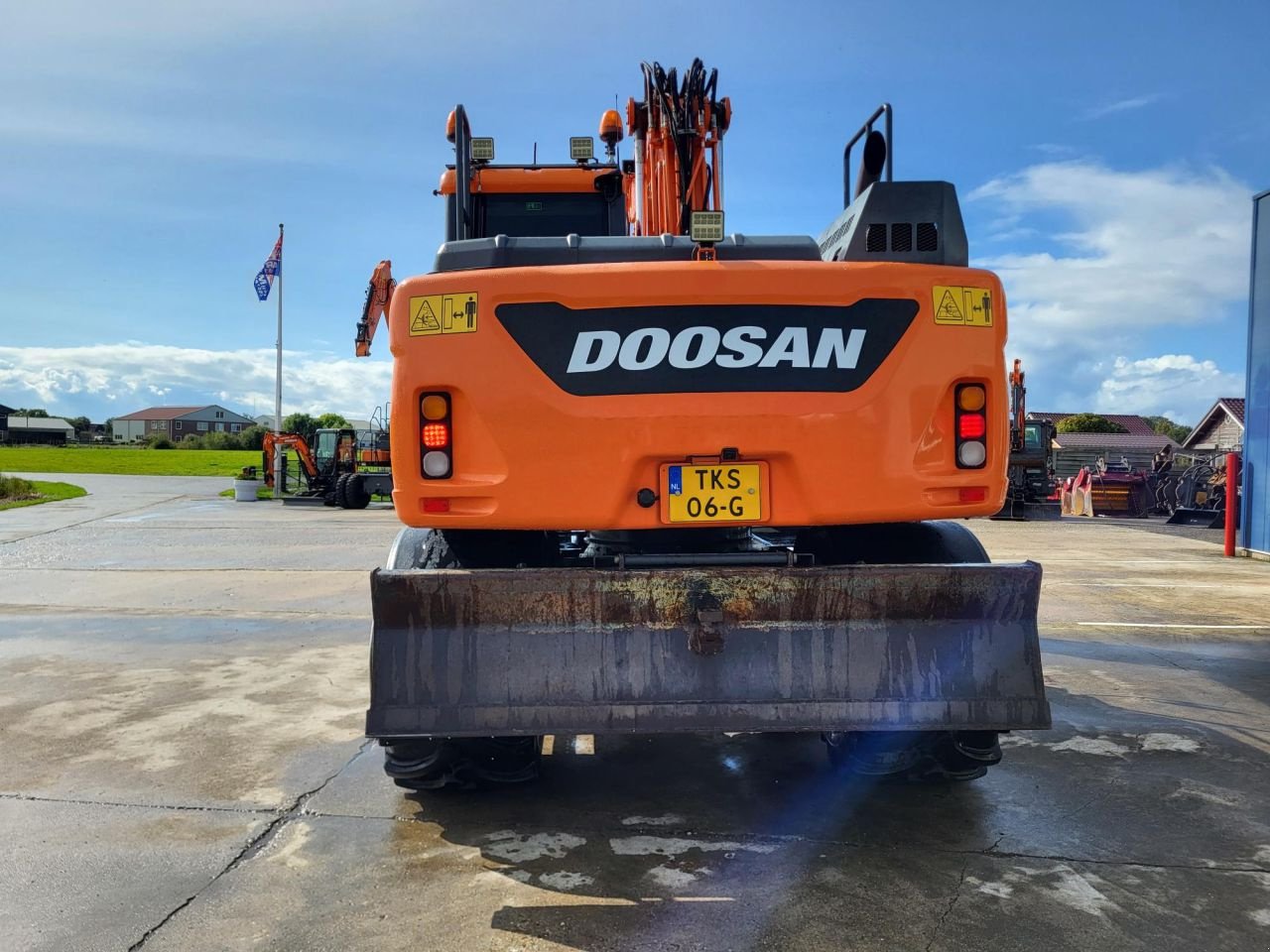 Mobilbagger des Typs Doosan DX140W-5, Gebrauchtmaschine in Arum (Bild 3)