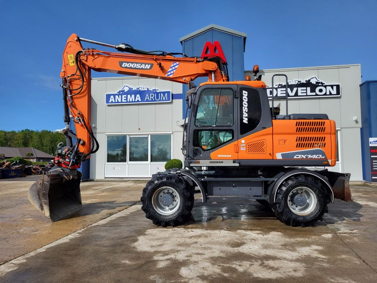 Mobilbagger du type Doosan DX140W-5, Gebrauchtmaschine en Arum (Photo 1)