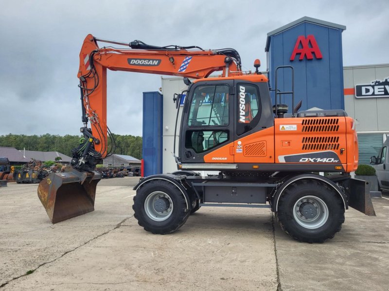 Mobilbagger du type Doosan DX140W-5, Gebrauchtmaschine en Arum (Photo 1)