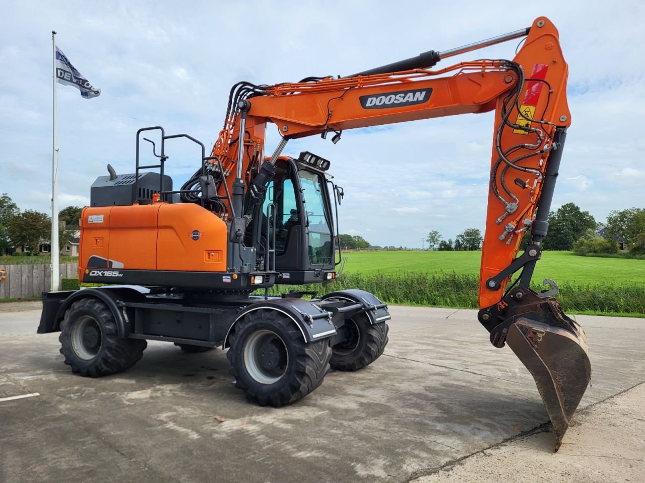 Mobilbagger des Typs Doosan DX165W-5, Gebrauchtmaschine in Arum (Bild 4)