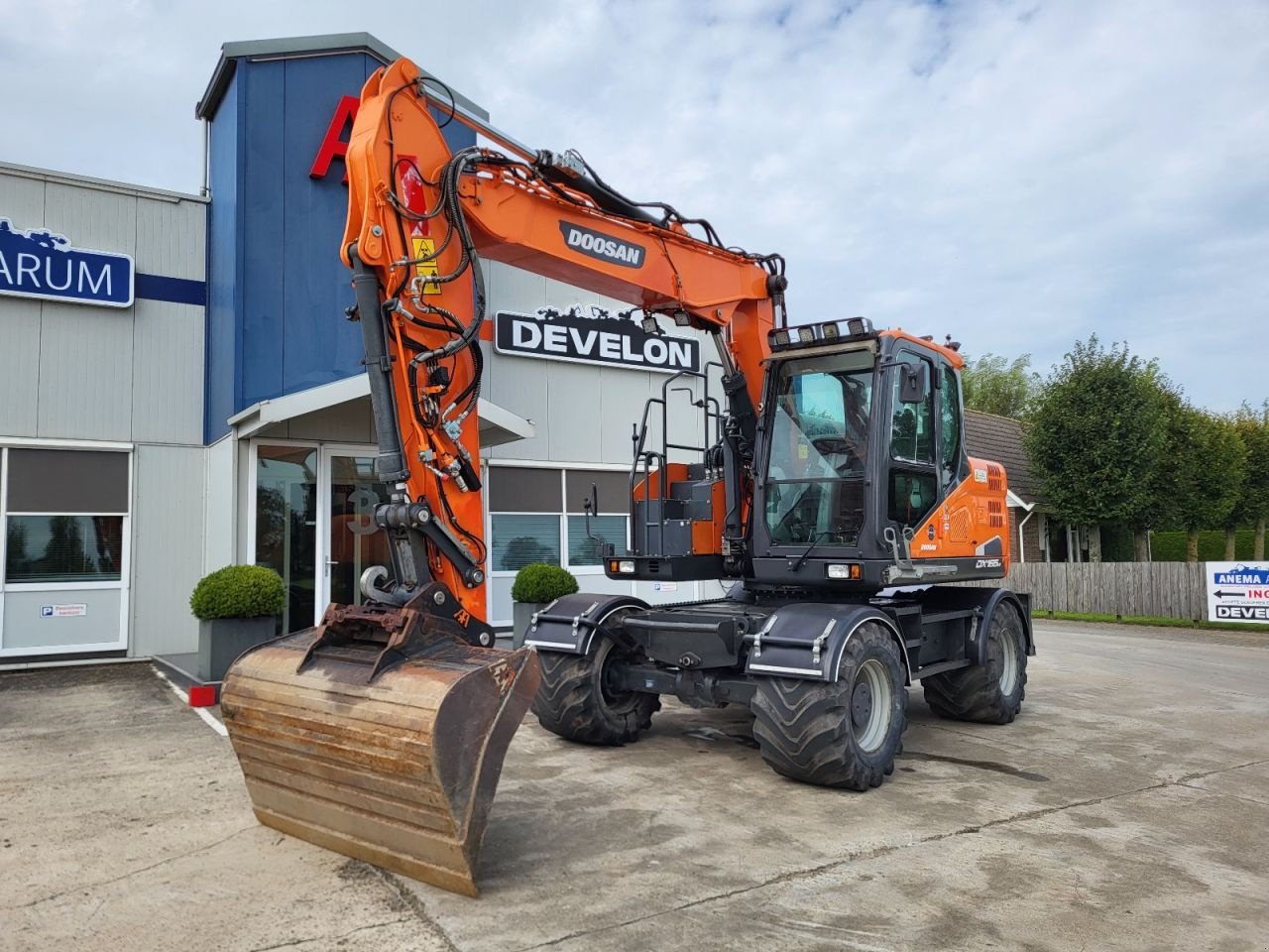 Mobilbagger des Typs Doosan DX165W-5, Gebrauchtmaschine in Arum (Bild 5)