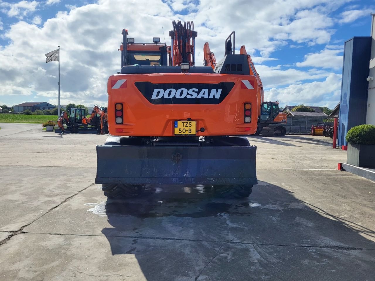 Mobilbagger of the type Doosan DX170W-5, Gebrauchtmaschine in Arum (Picture 2)