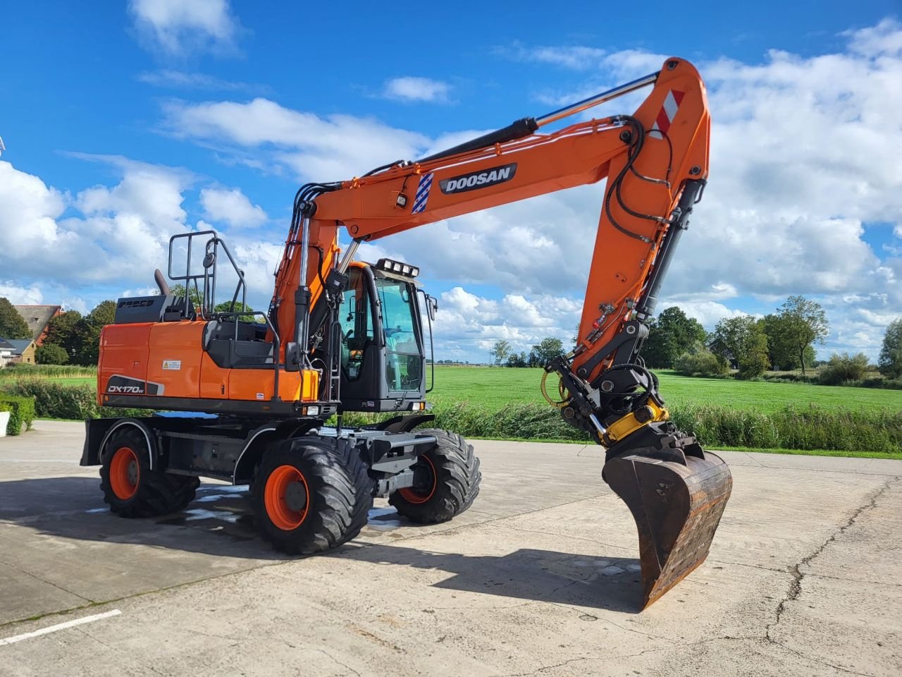 Mobilbagger van het type Doosan DX170W-5, Gebrauchtmaschine in Arum (Foto 4)