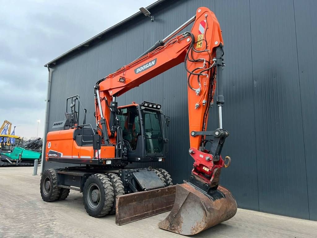 Mobilbagger des Typs Doosan DX170W-5, Gebrauchtmaschine in Venlo (Bild 3)