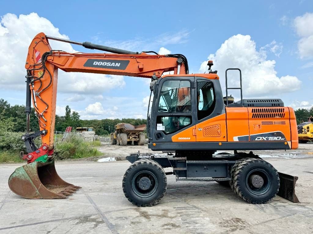 Mobilbagger del tipo Doosan DX190W-5 - German Machine / Triple Boom, Gebrauchtmaschine en Veldhoven (Imagen 1)