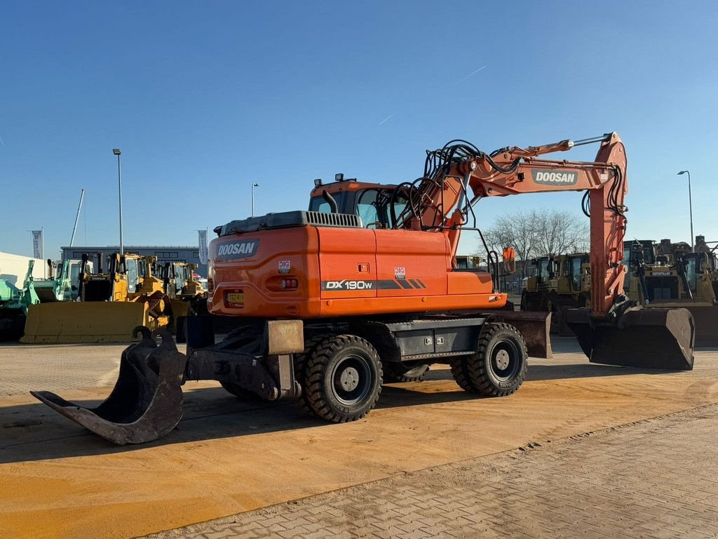 Mobilbagger des Typs Doosan DX190W, Gebrauchtmaschine in Velddriel (Bild 11)