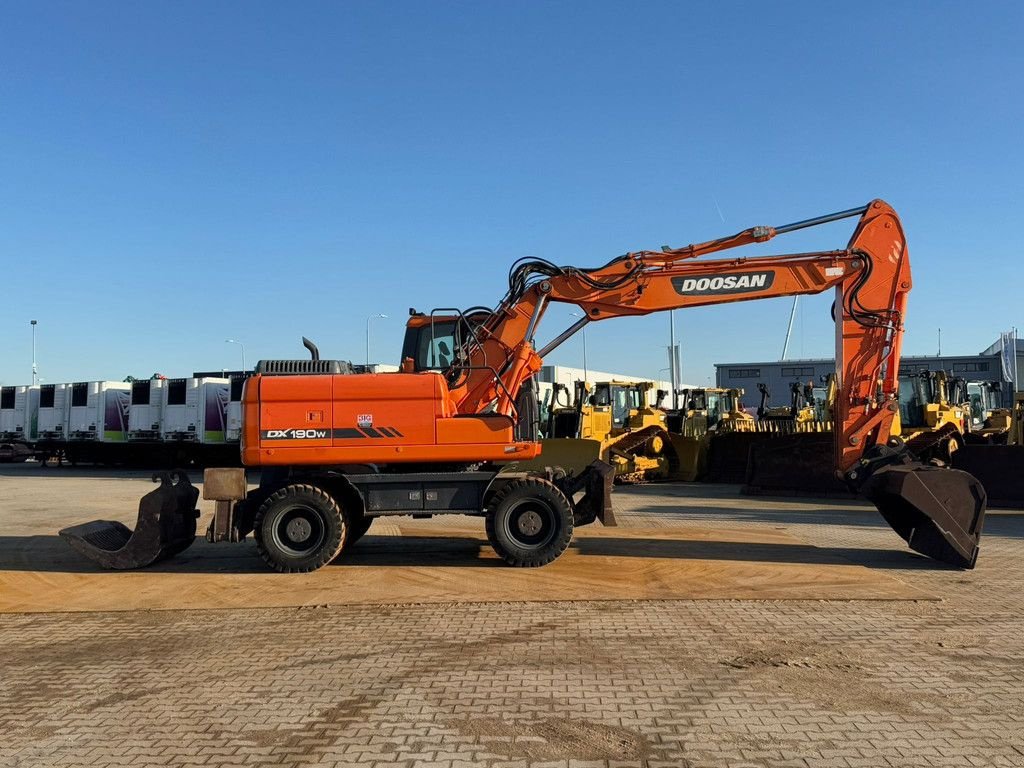 Mobilbagger des Typs Doosan DX190W, Gebrauchtmaschine in Velddriel (Bild 8)