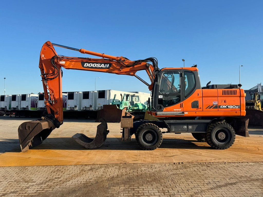 Mobilbagger des Typs Doosan DX190W, Gebrauchtmaschine in Velddriel (Bild 2)