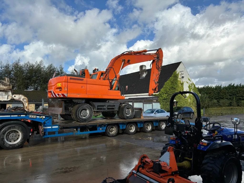 Mobilbagger du type Doosan DX210W, Gebrauchtmaschine en Wevelgem (Photo 3)