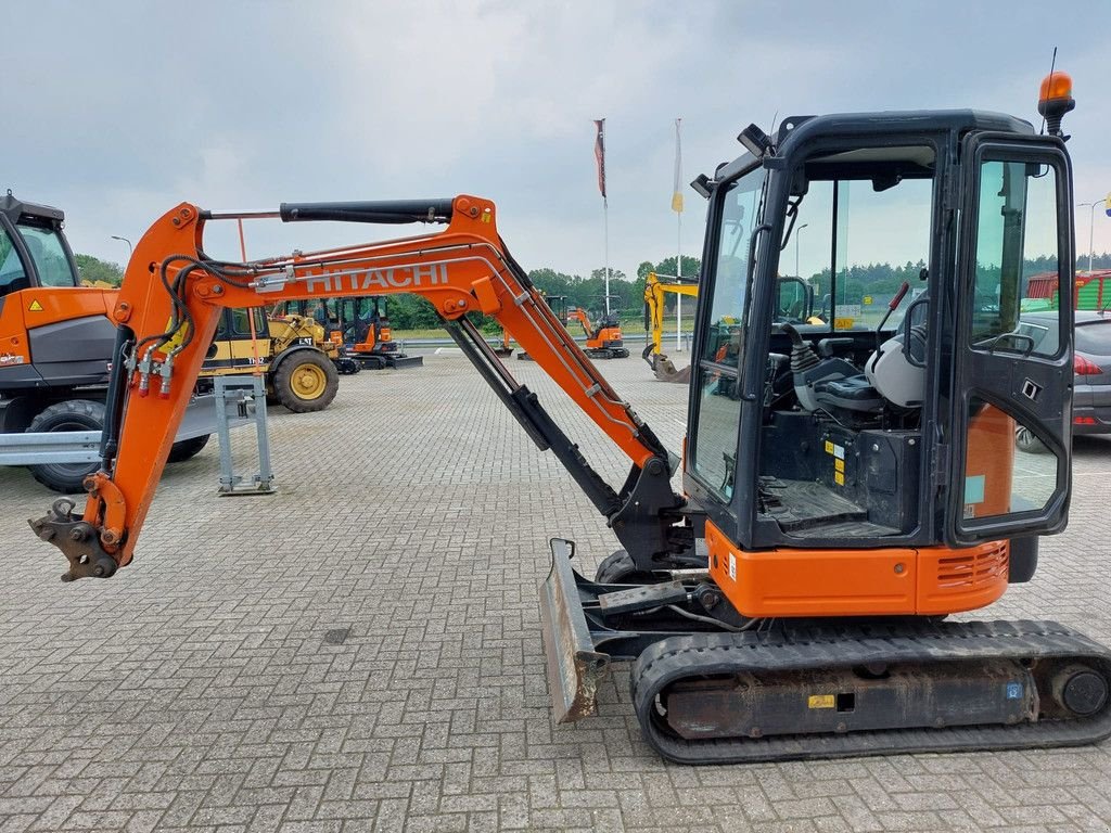 Mobilbagger van het type Hitachi 26U, Gebrauchtmaschine in Wierden (Foto 2)