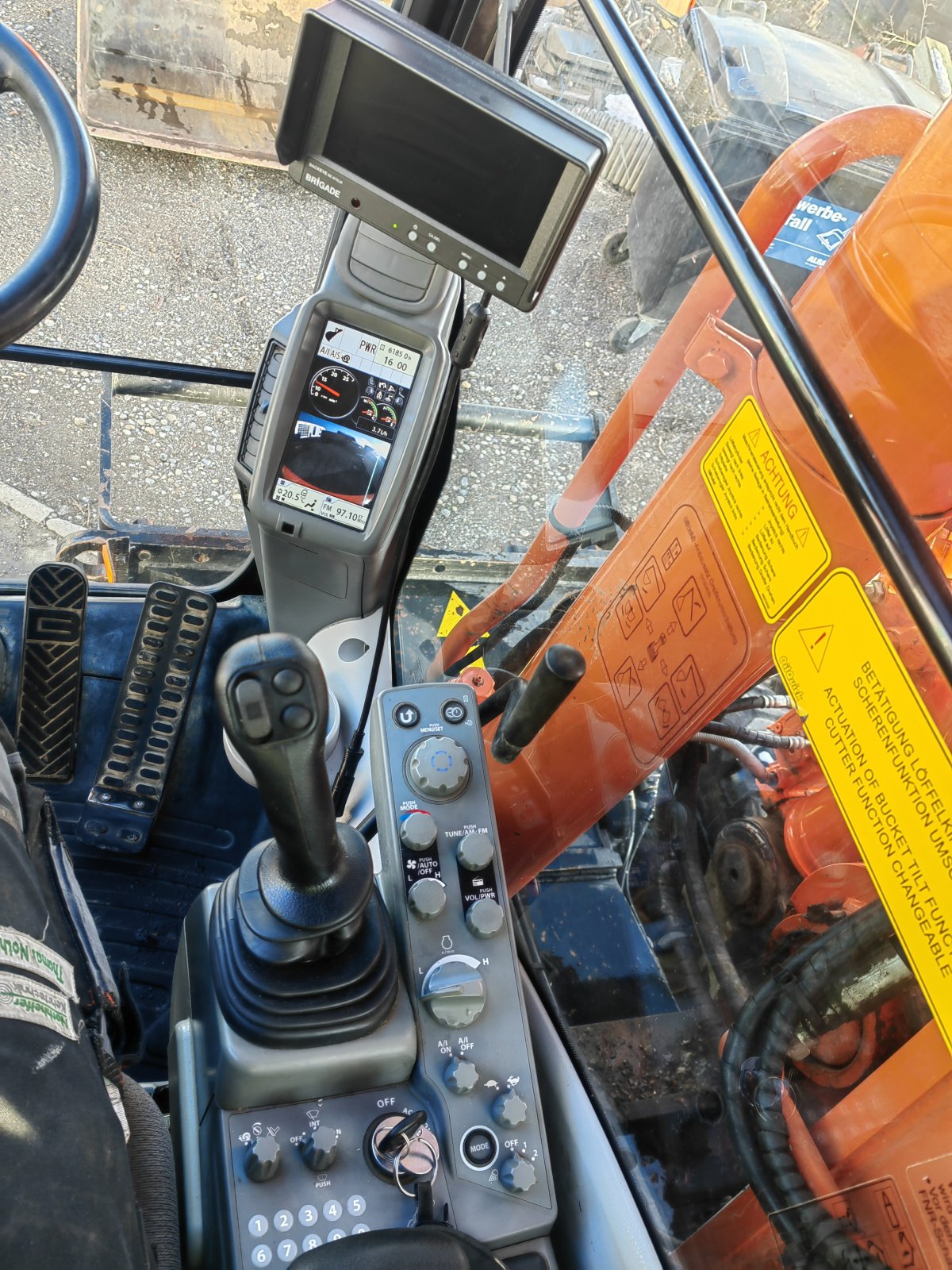 Mobilbagger от тип Hitachi Zaxis 220W, Gebrauchtmaschine в Meßkirch (Снимка 3)