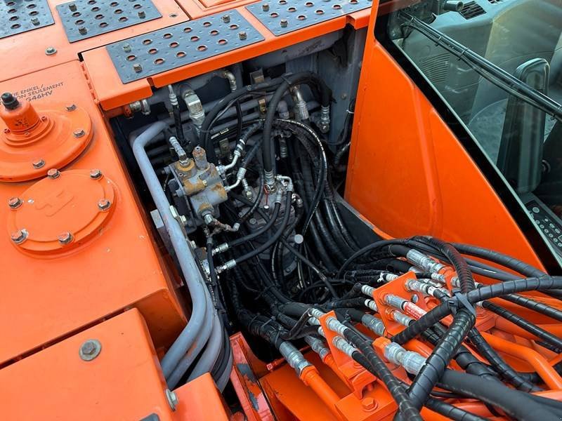 Mobilbagger van het type Hitachi ZX 140 W-3, Gebrauchtmaschine in Casic (Foto 4)