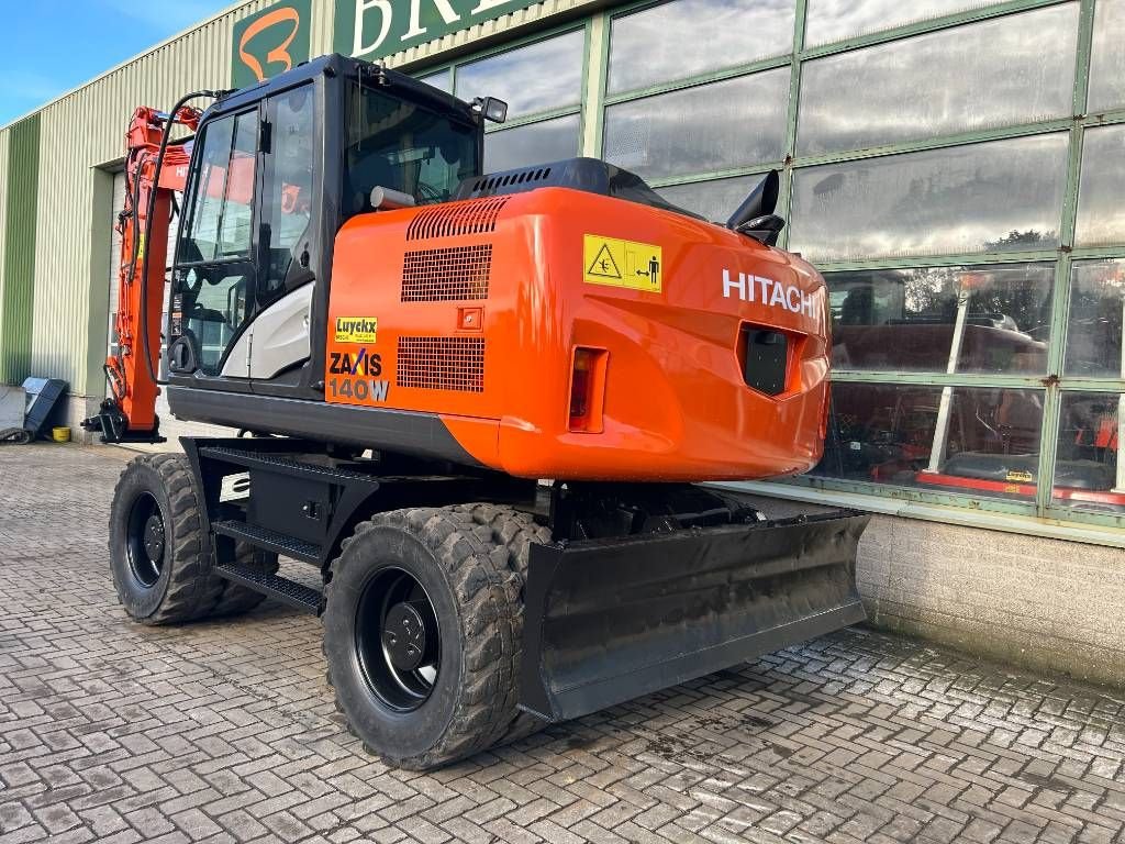 Mobilbagger des Typs Hitachi ZX 140W-5B, Gebrauchtmaschine in Roosendaal (Bild 4)