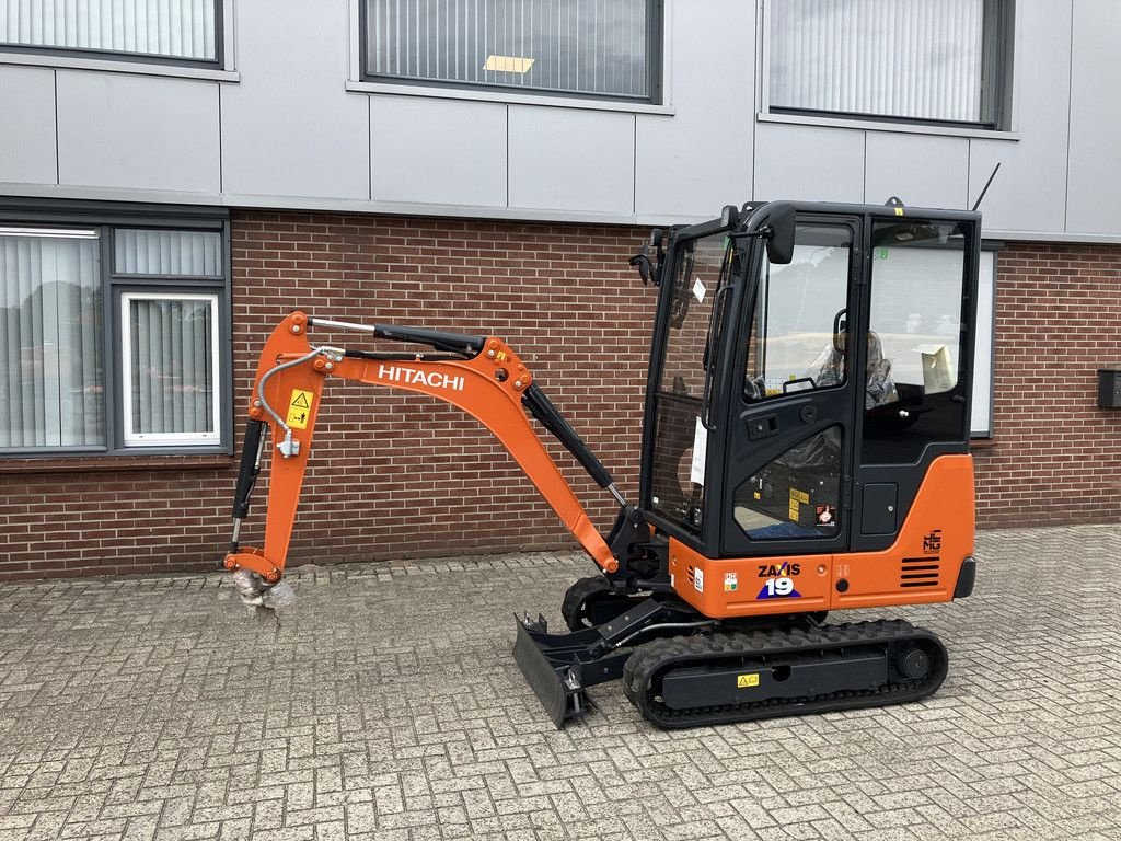 Mobilbagger of the type Hitachi ZX ZX19-6, Neumaschine in Wierden (Picture 1)