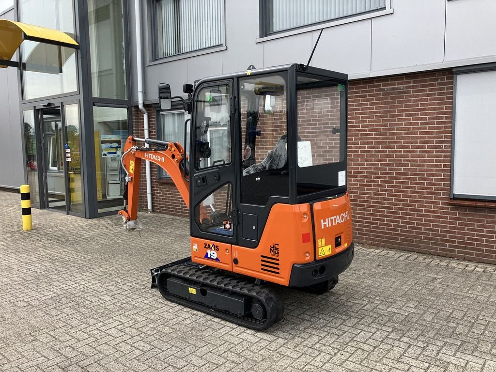 Mobilbagger des Typs Hitachi ZX ZX19-6, Neumaschine in Wierden (Bild 3)