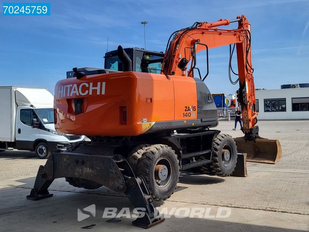 Mobilbagger van het type Hitachi ZX140 W -5B BLADE + OUTRIGGERS, Gebrauchtmaschine in Veghel (Foto 7)