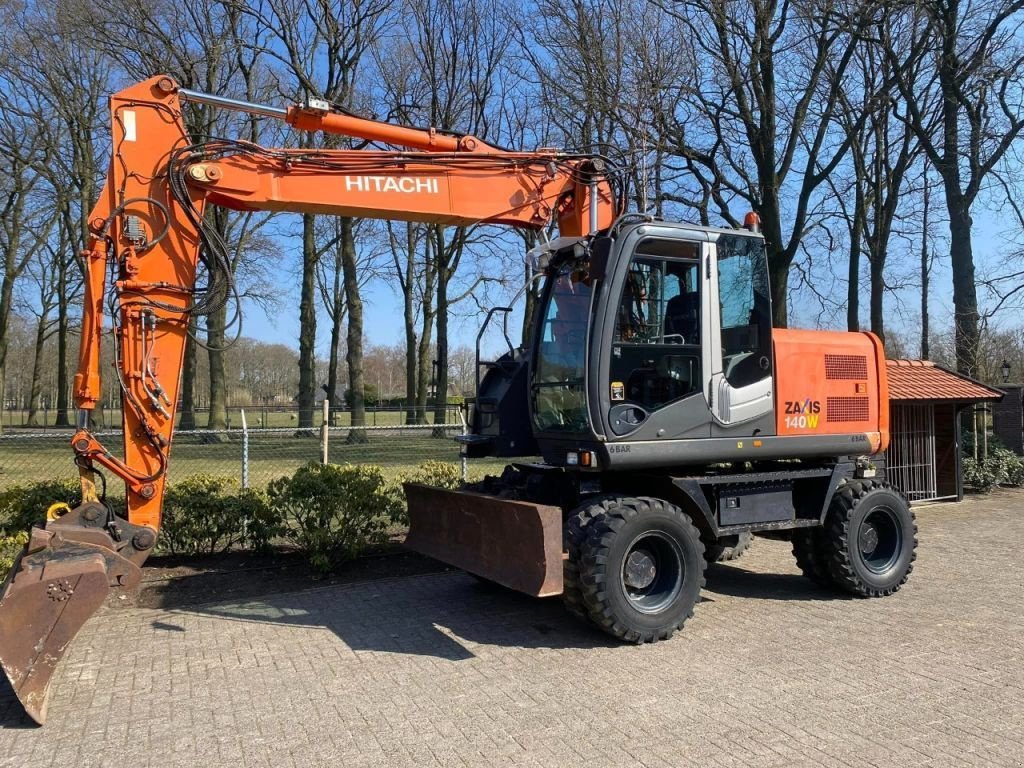 Mobilbagger типа Hitachi ZX140W-3 Mobiele kraan excavator, Gebrauchtmaschine в Harskamp (Фотография 1)