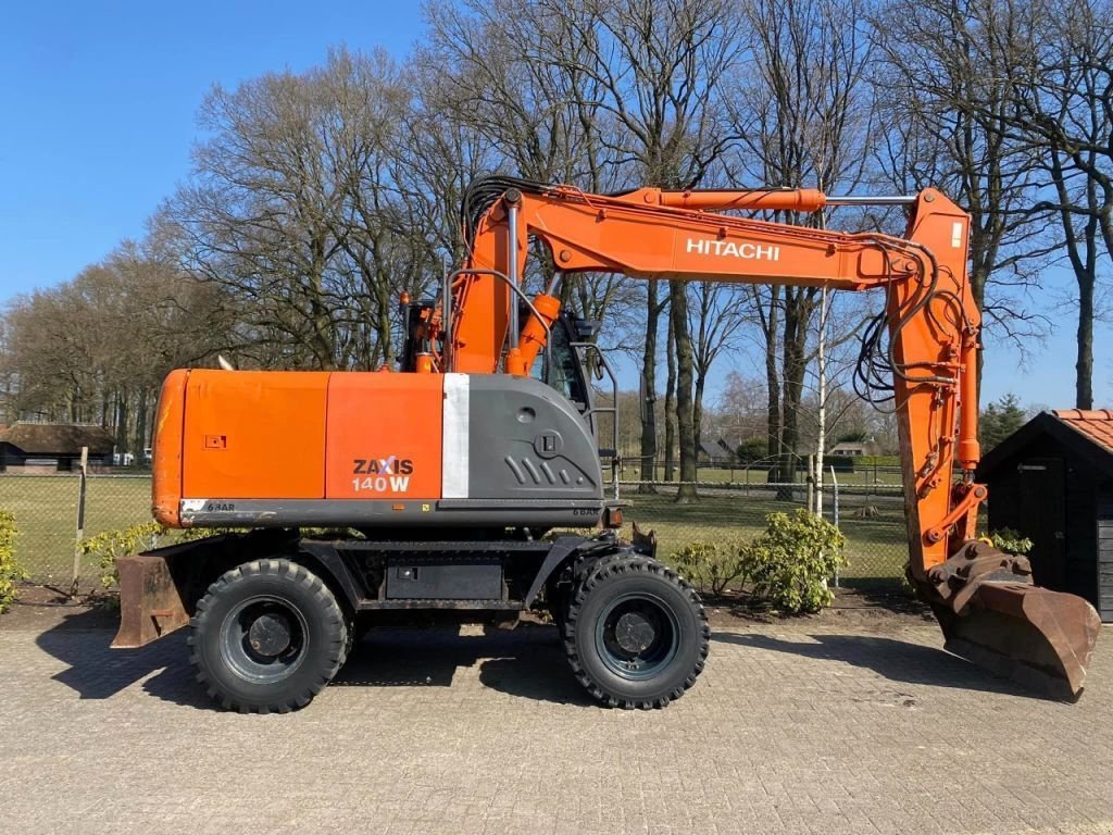 Mobilbagger типа Hitachi ZX140W-3 Mobiele kraan excavator, Gebrauchtmaschine в Harskamp (Фотография 4)