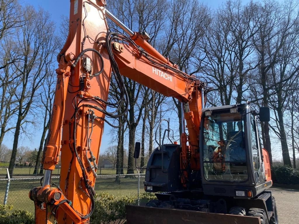 Mobilbagger van het type Hitachi ZX140W-3 Mobiele kraan excavator, Gebrauchtmaschine in Harskamp (Foto 8)