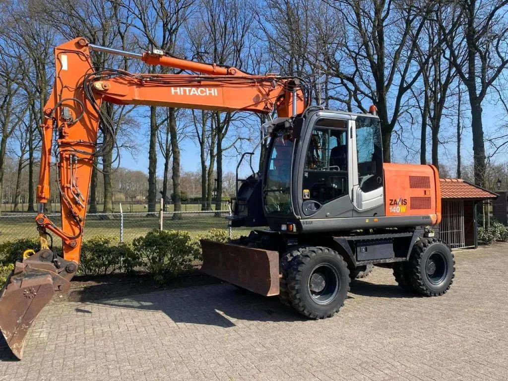 Mobilbagger du type Hitachi ZX140W-3 Mobiele kraan excavator, Gebrauchtmaschine en Harskamp (Photo 1)