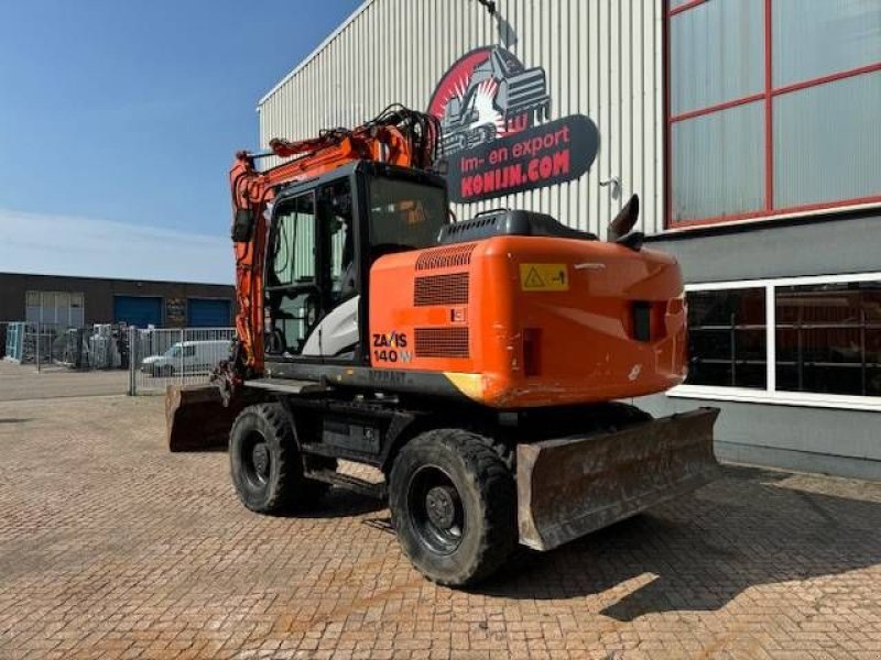 Mobilbagger van het type Hitachi ZX140W-5B with rototilt CW30, Gebrauchtmaschine in Uitgeest (Foto 2)