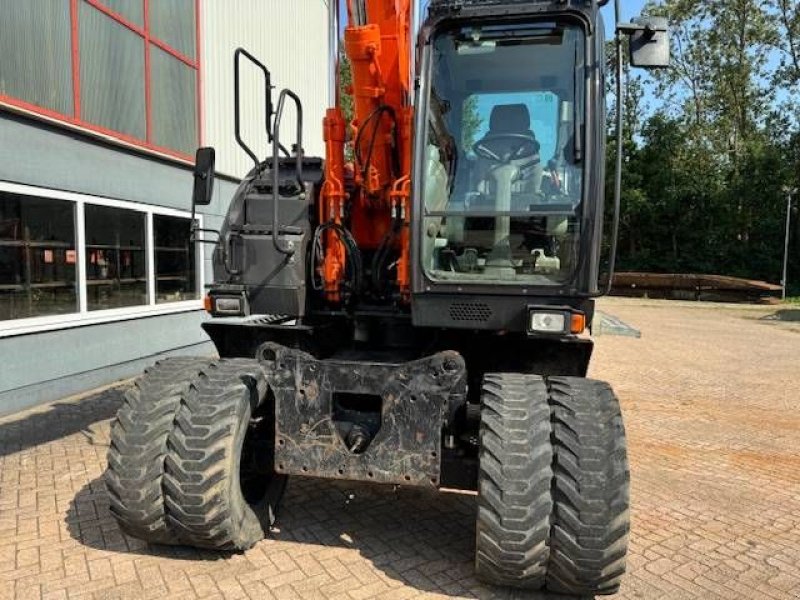 Mobilbagger of the type Hitachi ZX140W-5B with rototilt CW30, Gebrauchtmaschine in Uitgeest (Picture 3)