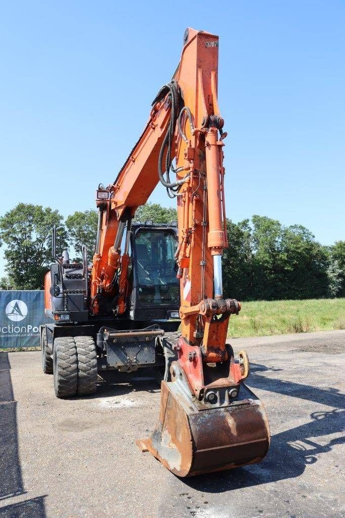 Mobilbagger du type Hitachi ZX140W-5B, Gebrauchtmaschine en Antwerpen (Photo 8)