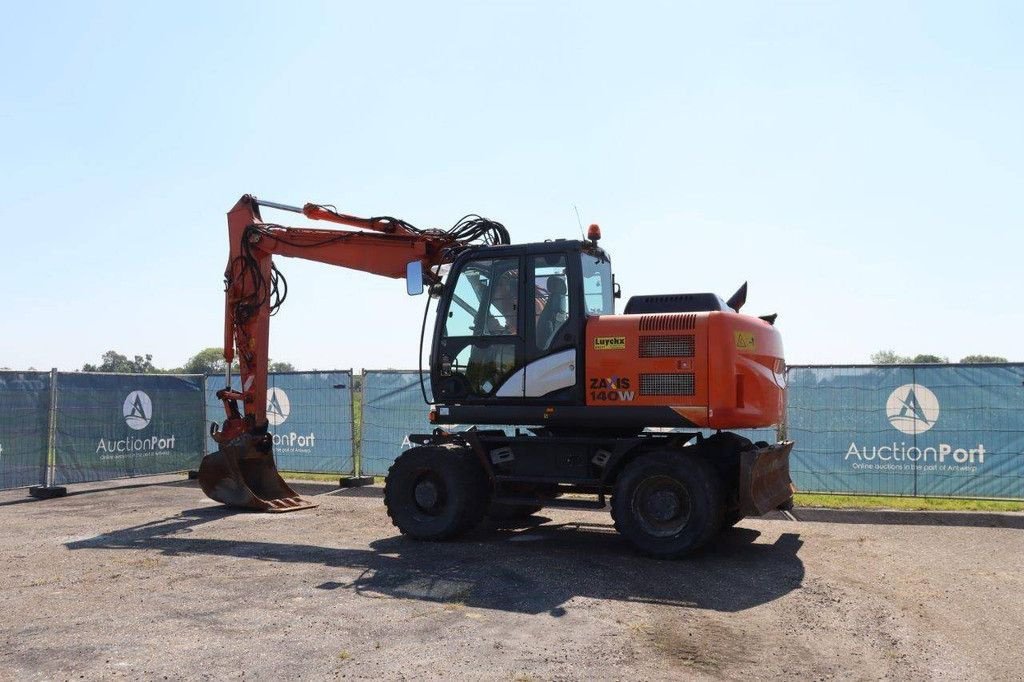 Mobilbagger du type Hitachi ZX140W-5B, Gebrauchtmaschine en Antwerpen (Photo 3)