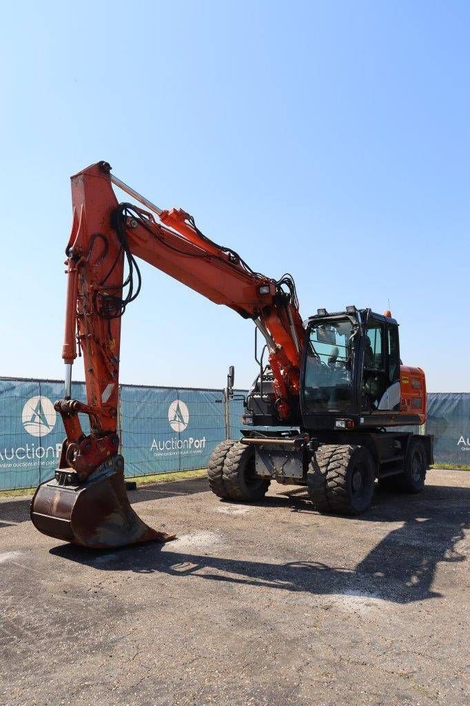 Mobilbagger du type Hitachi ZX140W-5B, Gebrauchtmaschine en Antwerpen (Photo 10)