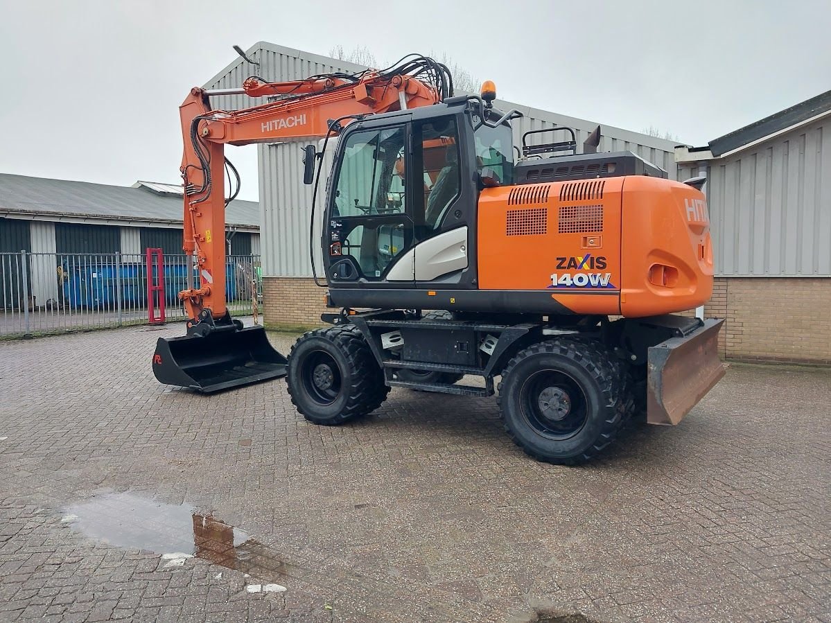 Mobilbagger of the type Hitachi ZX140W-6, Gebrauchtmaschine in Westwoud (Picture 2)