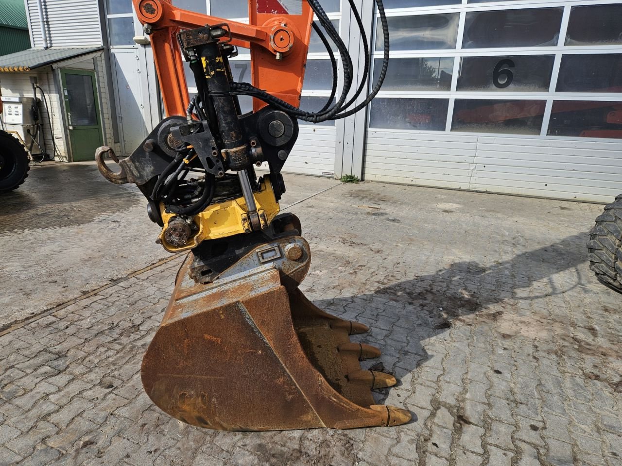 Mobilbagger des Typs Hitachi ZX170W-5, Gebrauchtmaschine in Veldhoven (Bild 4)