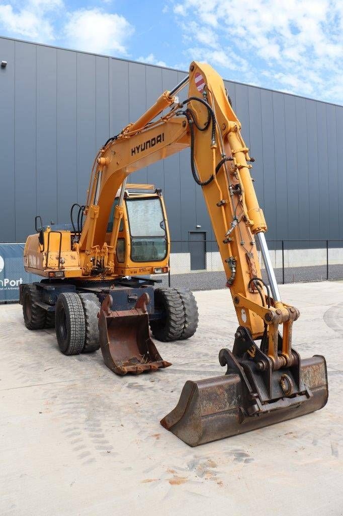 Mobilbagger del tipo Hyundai 130W-3, Gebrauchtmaschine en Antwerpen (Imagen 8)