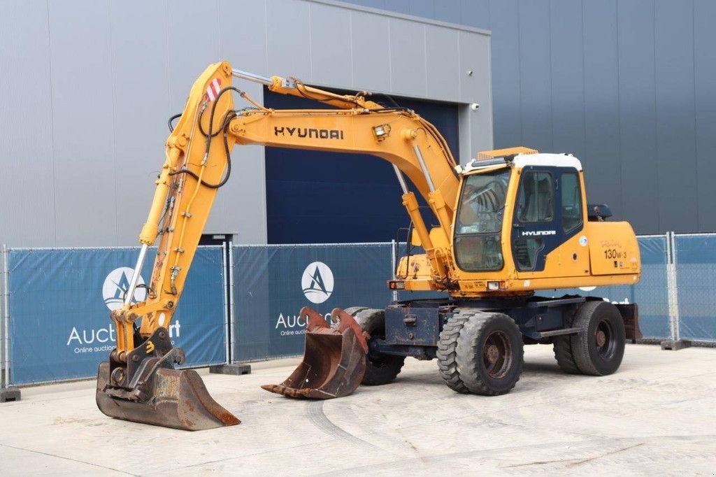 Mobilbagger del tipo Hyundai 130W-3, Gebrauchtmaschine en Antwerpen (Imagen 10)