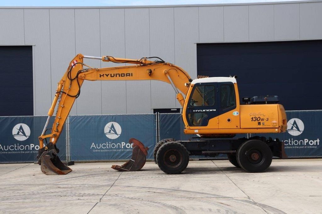 Mobilbagger of the type Hyundai 130W-3, Gebrauchtmaschine in Antwerpen (Picture 2)