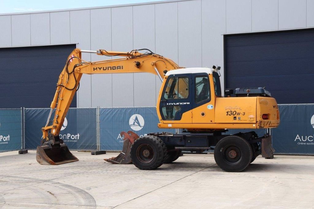 Mobilbagger du type Hyundai 130W-3, Gebrauchtmaschine en Antwerpen (Photo 3)