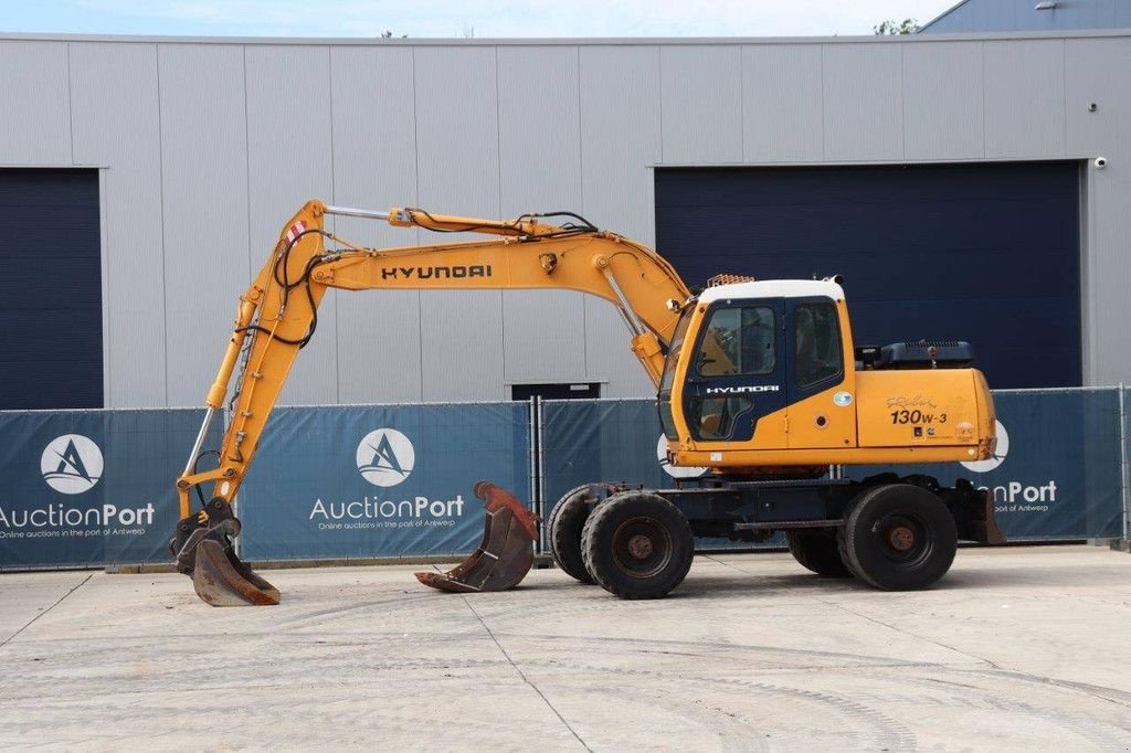 Mobilbagger des Typs Hyundai 130W-3, Gebrauchtmaschine in Antwerpen (Bild 1)