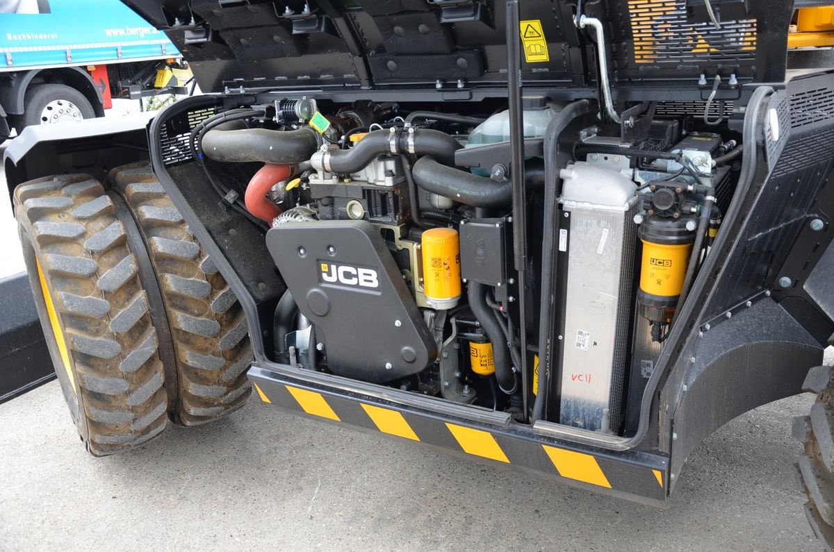 Mobilbagger of the type JCB Hydradig 110W, Neumaschine in Wien (Picture 17)