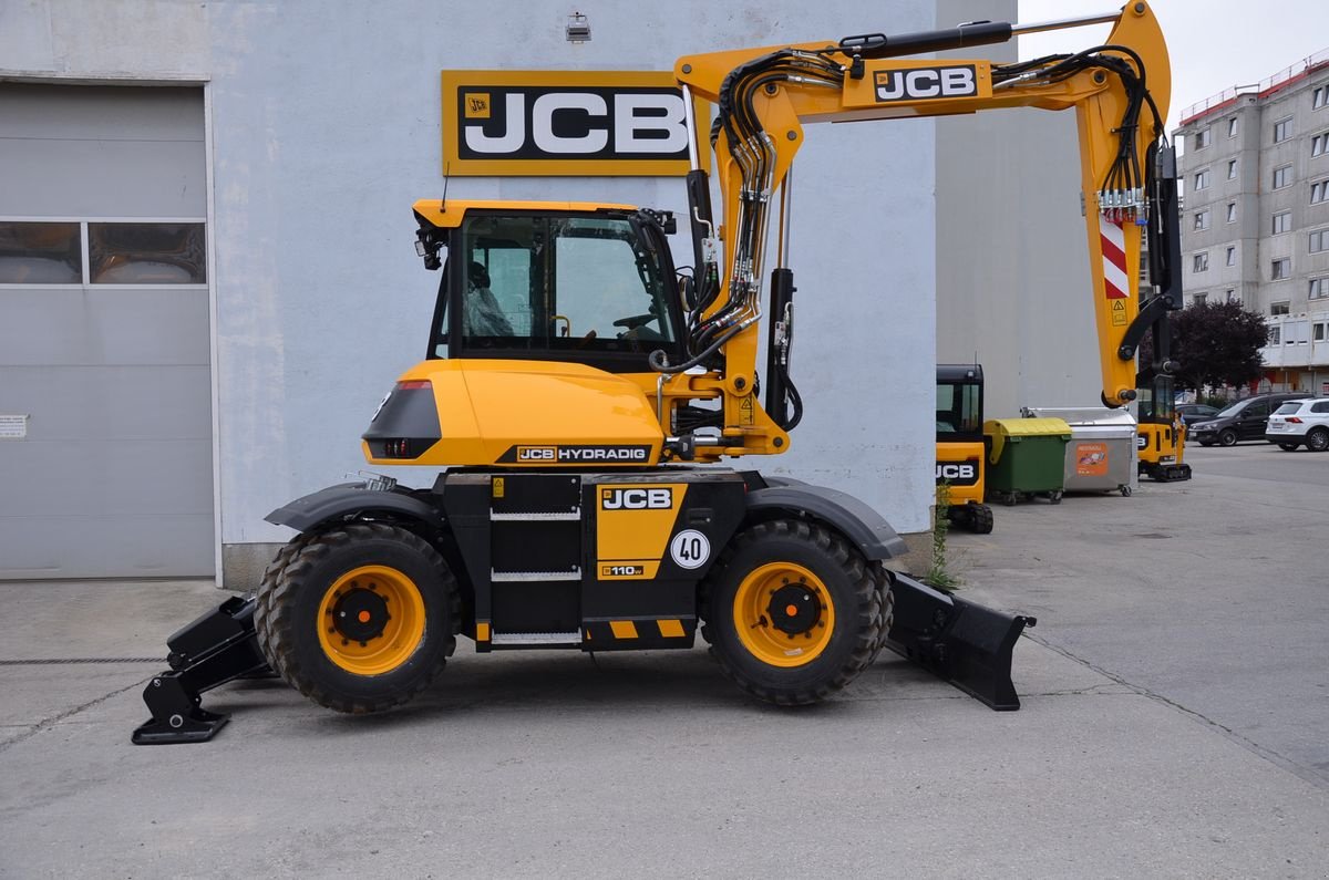 Mobilbagger of the type JCB Hydradig 110W, Neumaschine in Wien (Picture 14)