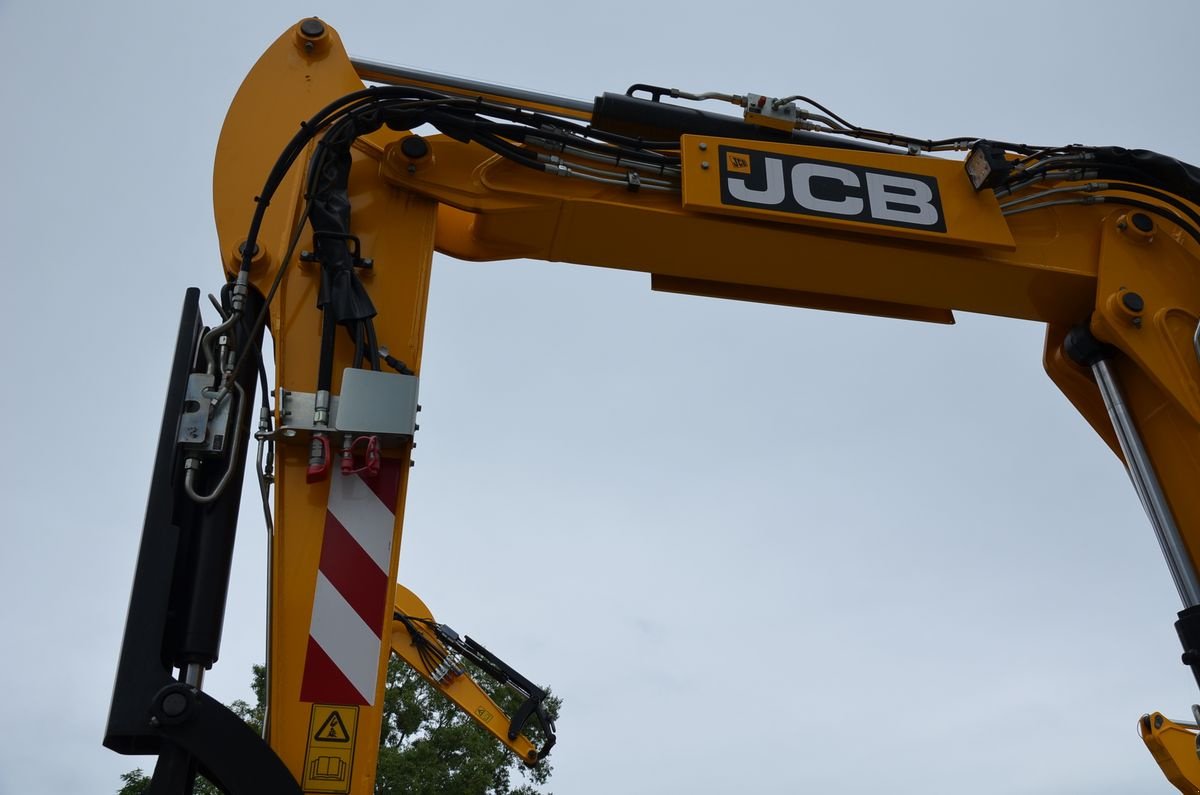 Mobilbagger of the type JCB Hydradig 110W, Neumaschine in Wien (Picture 15)