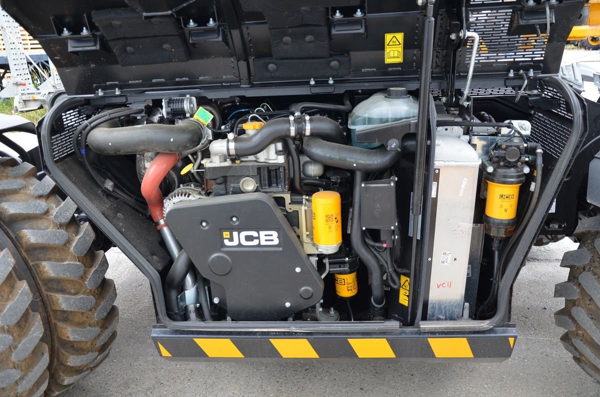 Mobilbagger of the type JCB Hydradig 110W, Neumaschine in Wien (Picture 16)