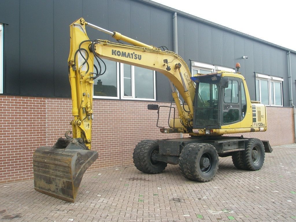 Mobilbagger van het type Komatsu PW 130ES-6K, Gebrauchtmaschine in Barneveld (Foto 1)