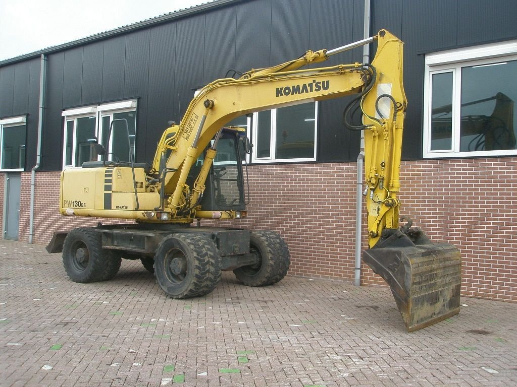 Mobilbagger du type Komatsu PW 130ES-6K, Gebrauchtmaschine en Barneveld (Photo 4)