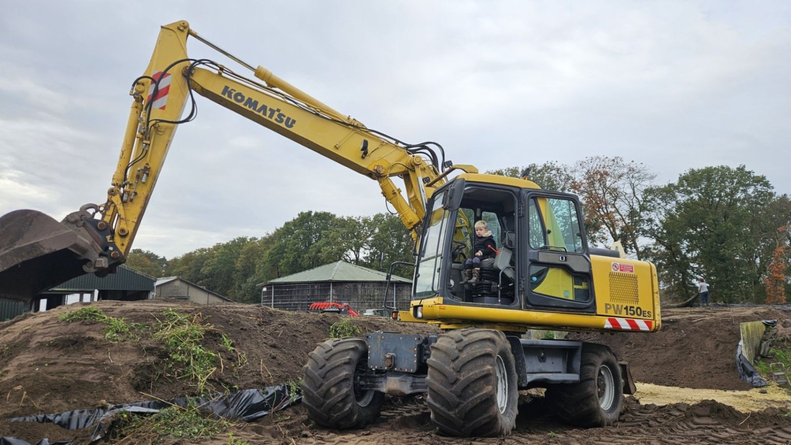 Mobilbagger типа Komatsu PW 150 es graafmachine, Gebrauchtmaschine в Bergen op Zoom (Фотография 1)