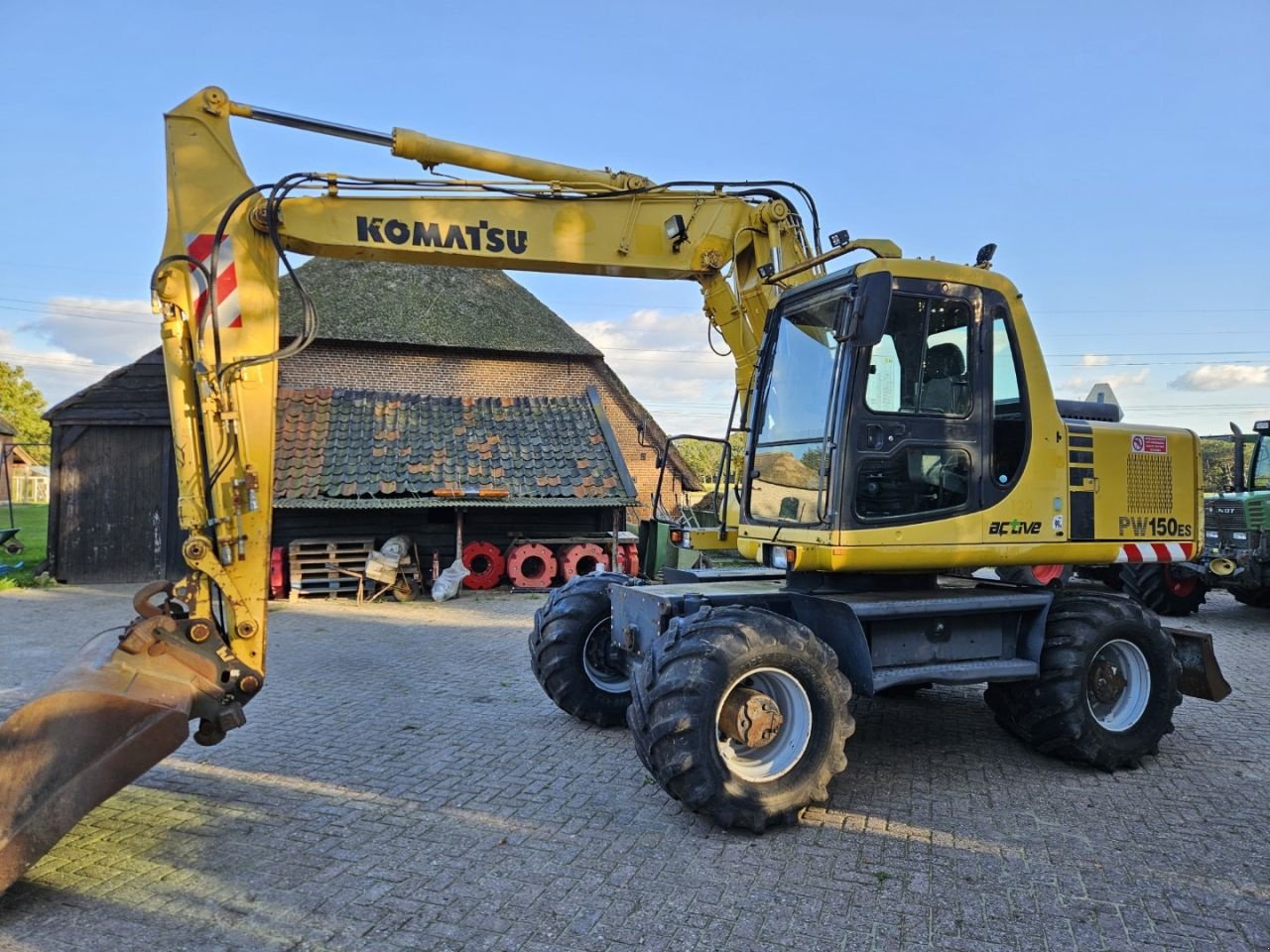 Mobilbagger van het type Komatsu PW 150 es, Gebrauchtmaschine in Bergen op Zoom (Foto 2)