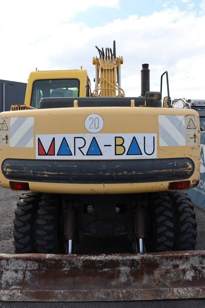 Mobilbagger du type Komatsu PW130ES-6K, Gebrauchtmaschine en Antwerpen (Photo 4)