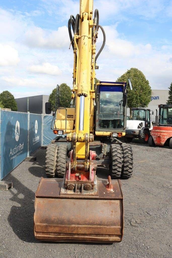 Mobilbagger du type Komatsu PW130ES-6K, Gebrauchtmaschine en Antwerpen (Photo 8)