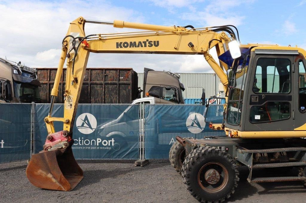 Mobilbagger du type Komatsu PW130ES-6K, Gebrauchtmaschine en Antwerpen (Photo 10)