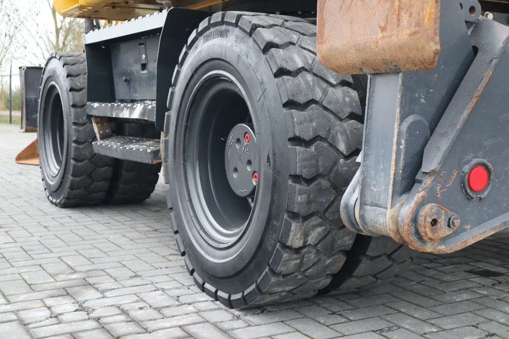 Mobilbagger van het type Komatsu PW148 -8 ROTOTILT BUCKET TRAILER HYDRAULICS, Gebrauchtmaschine in Marknesse (Foto 10)