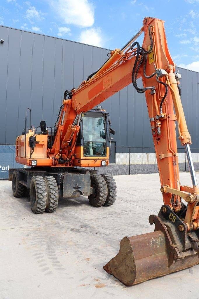 Mobilbagger del tipo Komatsu PW148-8, Gebrauchtmaschine en Antwerpen (Imagen 8)